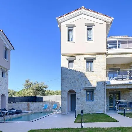 Moments A2 Walking Distance To The Beach!