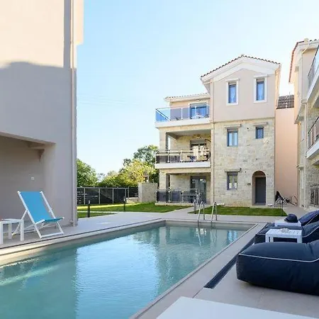 Moments A2 Walking Distance To The Beach! *