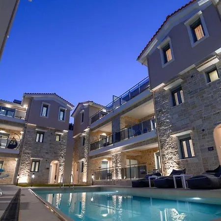Moments A2 Walking Distance To The Beach!